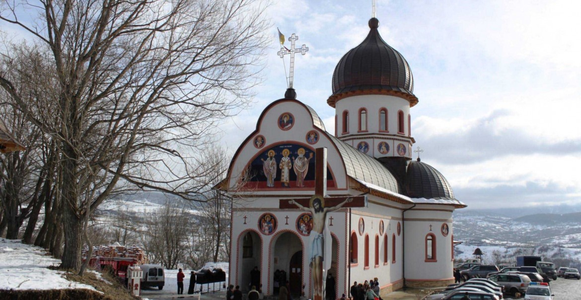 Biserica Sfinții Trei Ierarhi - Gruiul Lupului Biserica Sfinții Trei Ierarhi - Gruiul Lupului