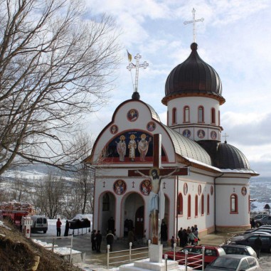 Biserica Sfinții Trei Ierarhi - Gruiul Lupului